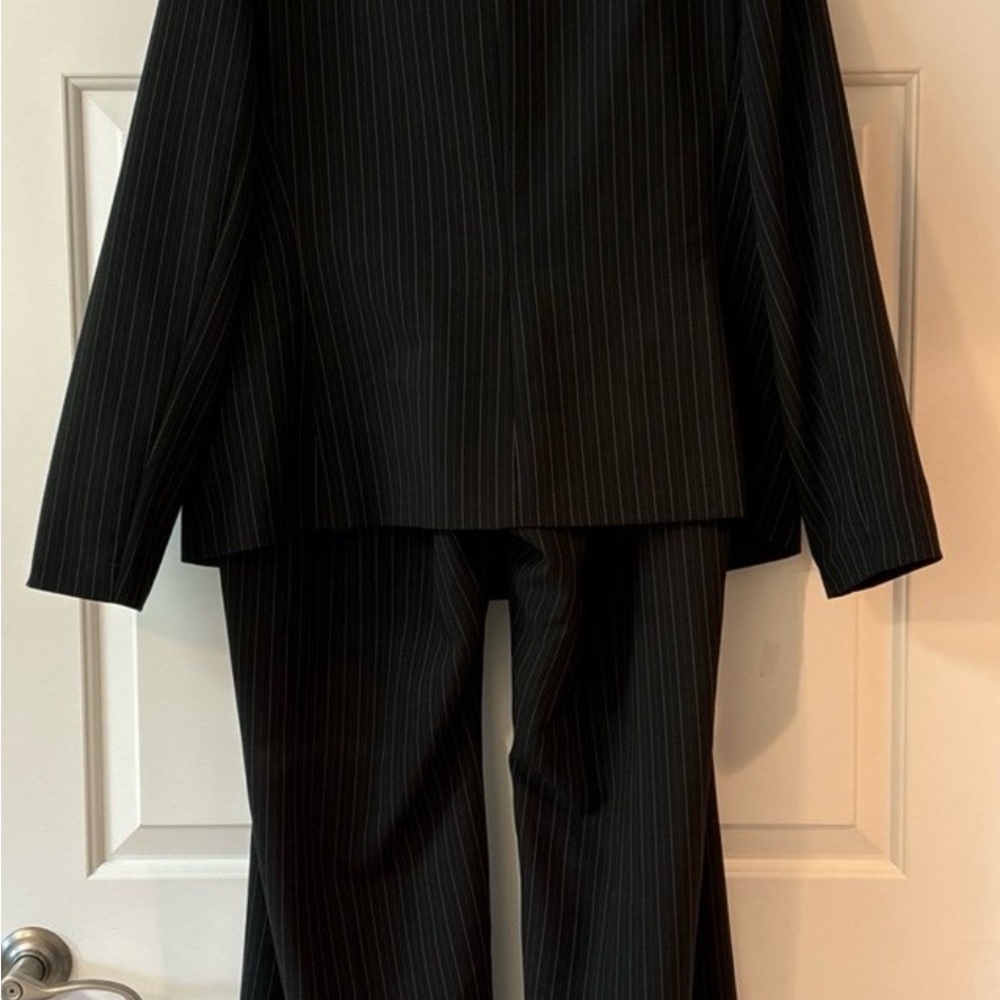 Evan Picone Black Pantsuit Professional Tailored Design - Picture 3 of 10